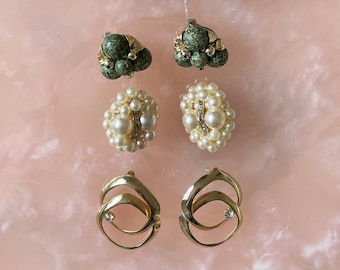 Vintage Statement Ohrringe 80er 90er Jahre | Gold Ton Clip On und Ohrstecker | Maximalist Retro Glam Modeschmuck Kollektion