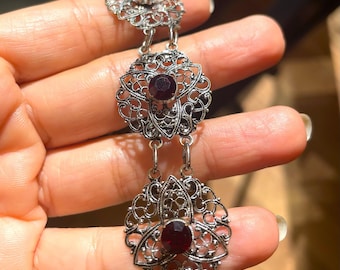 Bracciale vintage in stile medievale con pietra rossa / Gioielli gotici e romantici / Bracciale rinascimentale boho di tendenza / Regolabile color argento, idea regalo