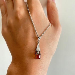 Art Deco Vintage Style Pendant Necklace with Vivid Central Glass Stone
