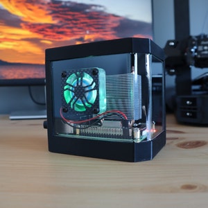 Raspberry Pi 4B Desktop Split Computer Case