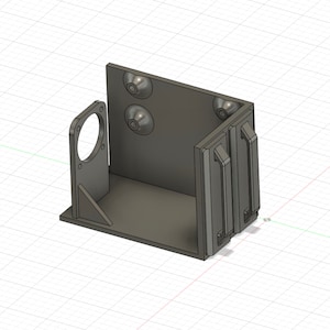 K&ouml;nnte beinhalten: Ein 3D-gedrucktes Modell einer Box mit einer Scharniert&uuml;r und einer kreisf&ouml;rmigen &Ouml;ffnung an der Seite. Die Box ist aus dunkelgrauem Kunststoff und hat eine strukturierte Oberfl&auml;che.