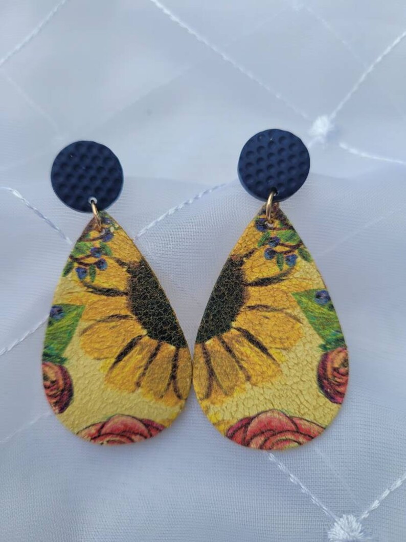 ROSTIVO Leather Earrings for Women Sunflower Printed Dangle Earrings for Girls