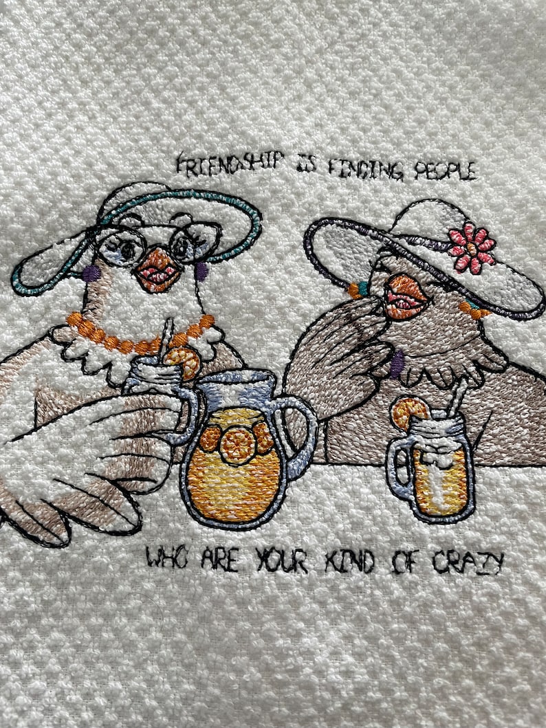 Primitives By Kathy Geschirrtuch »Beelieve« – Gestickte Bienen, Baumwoll-Leinen, 50,8x66 Cm, Mit Quasten, Maschinenwaschbar
