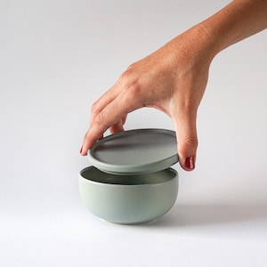 Small bowl | matt green | Ceramic jar without/with lid | Crockery hand-made | Ceramics from Germany | Gift