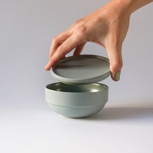 Small bowl | matt green | without/with lid/plate | Ceramic bowl | dip bowl | Snack bowl | storage jar | handmade in Germany