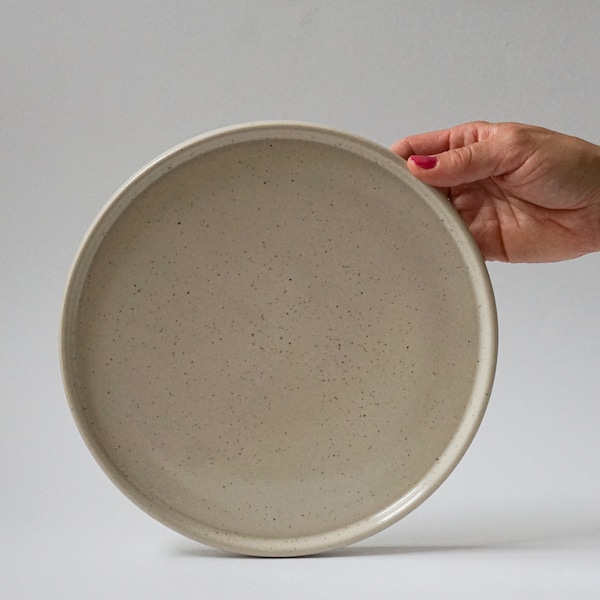 Piatto medio 22 cm | maculato color sabbia | Piatto in ceramica minimalista | Piatto da portata | Stoviglie fatte a mano in Germania