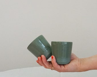 Cortado-Becher | dunkelgrün | Tee-Becher | modernes Steinzeug | in Deutschland handgemachtes Geschirr