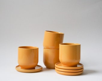 4er-Set Keramik Becher | gelb | ohne/mit Untersetzer | Tassen ohne Henkel | modernes Steinzeug | in Deutschland handgemachtes Geschirr