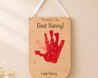 Personalisierte Daumen hoch Schild, Handabdruck Holzschild, Nanny Geschenke vom Enkel. Handdruck Nanny Geschenk, Kindermädchen Geschenk der Enkelkinder