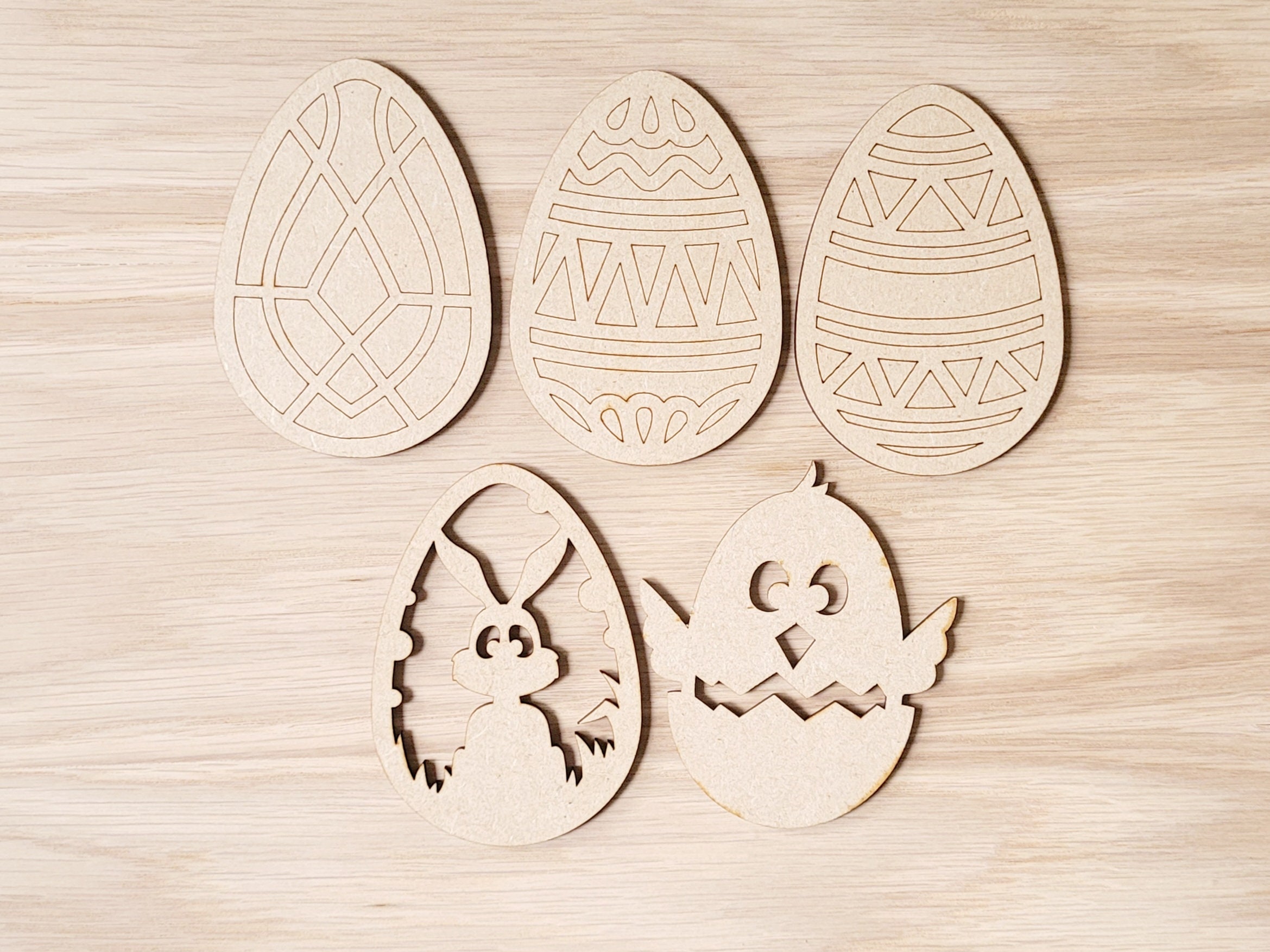 Cestino Portaoggetti Per Bambini A Forma Di Auto | In Legno Con Ruote E 10 Grucce | Set Regalo Gravidanza - Motivo Stelle E Luna