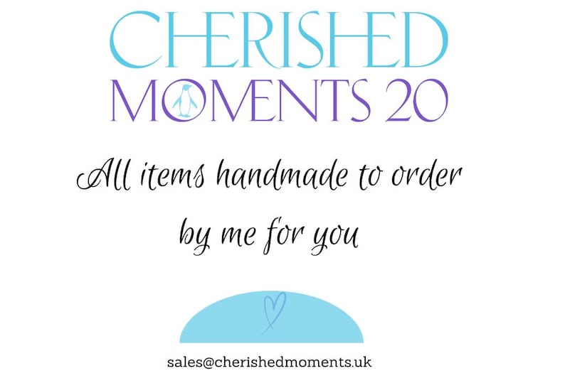 Może przedstawiać: Białe tło z napisem "CHERISHED MOMENTS 20" w kolorze jasnoniebieskim i fioletowym. Poniżej napis "All items handmade to order by me for you" kursywą. Jasnoniebieski kształt z sercem i adresem e-mail sales@cherishedmoments.uk na dole.
