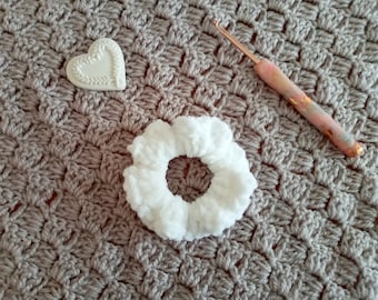 Crochet Pattern, Crochet Easy Velvet Scrunchie Pattern