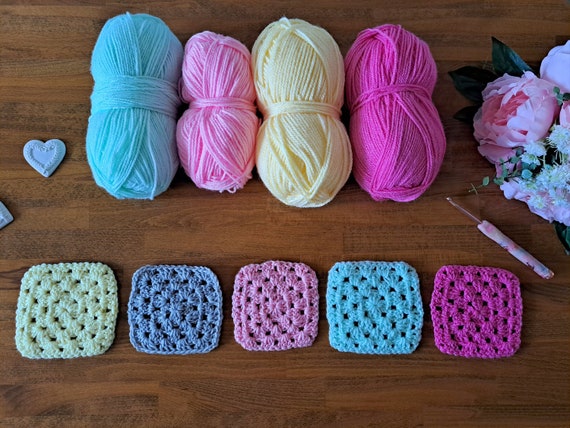 EASY CROCHET: How to Crochet a Granny Square for Beginners 