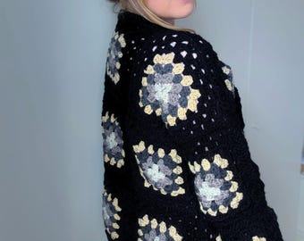 PADRÃO DE CARDIGAN DE RETALHOS QUADRADOS DA VÓ: Tutorial de CARDIGAN DE RETALHOS FÁCIL PARA INICIANTES (Download em PDF)