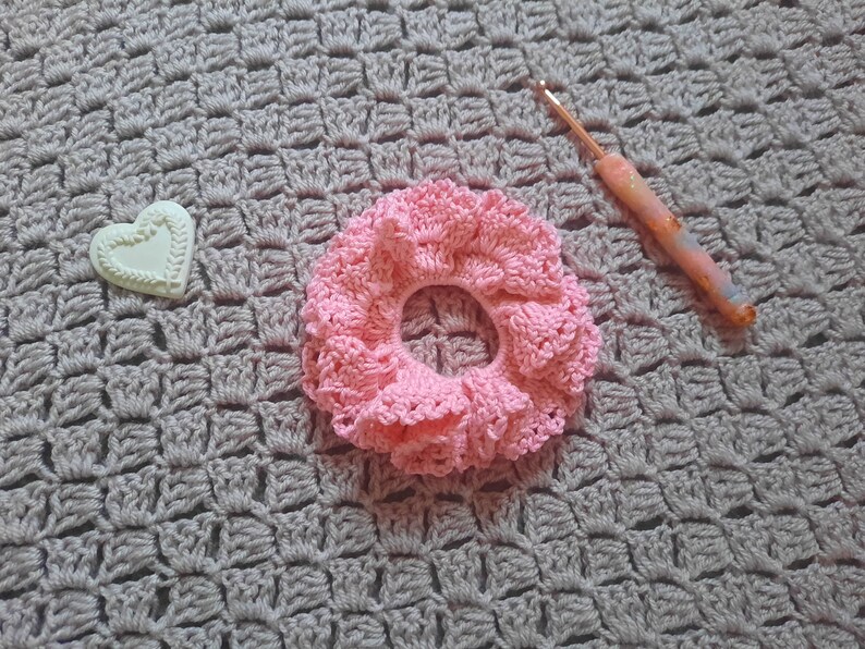 Crochet Easy & Feminine Cotton Scrunchie Pattern