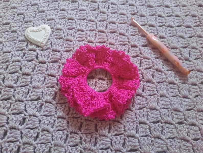 Crochet Easy & Feminine Cotton Scrunchie Pattern