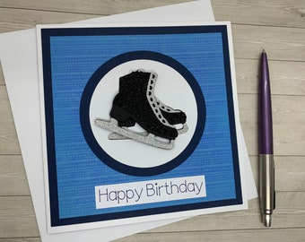 Tarjeta de cumpleaños para hombre hecha a mano con patines artísticos y purpurina negra.