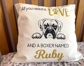 Cojín de perro bóxer personalizado, almohada de color natural con gráfico de bóxer en negro y nombre de mascota en purpurina dorada, decoración del hogar, 40 cm x 40 cm