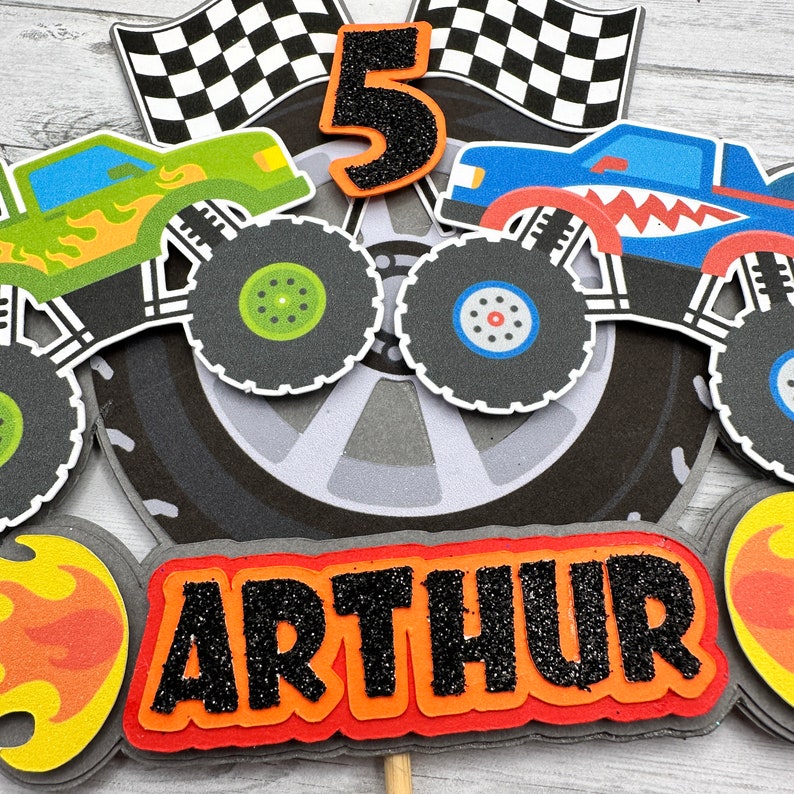 Monster Truck Cake Topper, Handmade Personalised Birthday Cake Decoration with Vehicles and Racing Flags, Party Supplies for Boys afbeelding 4