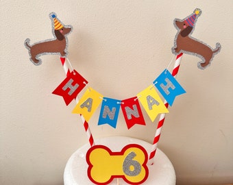 Adorno personalizado para tarta con forma de perro salchicha, decoración para tarta de fiesta con forma de pancarta de perro salchicha, adorno de edad en forma de hueso y nombre en banderines.
