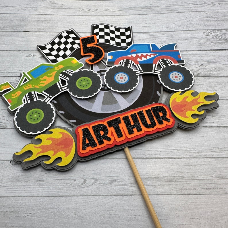 Monster Truck Cake Topper, Handmade Personalised Birthday Cake Decoration with Vehicles and Racing Flags, Party Supplies for Boys afbeelding 6
