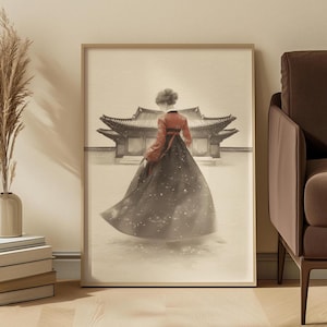 Könnte beinhalten: Gerahmter Kunstdruck mit einer Frau in traditioneller koreanischer Hanbok-Kleidung, von hinten gesehen. Die Frau steht vor einem traditionellen koreanischen Gebäude. Das Kunstwerk ist in Sepiatönen gehalten, mit roten und schwarzen Akzenten.