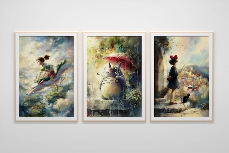K&ouml;nnte beinhalten: Set aus drei gerahmten Kunstdrucken mit Szenen aus einem beliebten Animationsfilm. Der erste zeigt ein M&auml;dchen, das auf einer drachenartigen Kreatur am Himmel reitet. Der zweite zeigt eine gro&szlig;e, pelzige Kreatur unter einem Regenschirm.