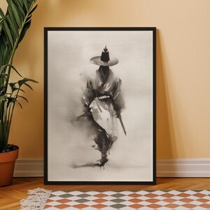 Pode incluir: Uma impress&atilde;o de arte emoldurada com uma pintura a tinta preta e branca de uma figura usando um chap&eacute;u de abas largas e vestes tradicionais. A obra utiliza pinceladas suaves e desfocadas para retratar o sujeito em movimento.