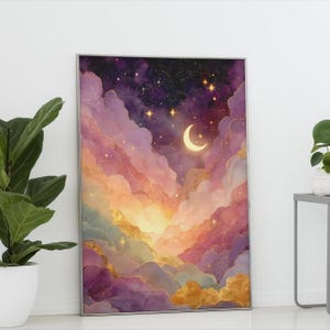 Puede incluir: Una impresi&oacute;n de arte mural rectangular que presenta una escena de cielo nocturno con una luna creciente brillante y estrellas dispersas. La composici&oacute;n muestra nubes et&eacute;reas en capas en tonos de p&uacute;rpura profundo, rosa suave, naranja c&aacute;lido y dorado.
