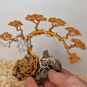 Escultura de alambre, bonsái, cobre y aluminio