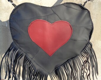 Sac à main artistique en cuir en forme de cœur. Fait main