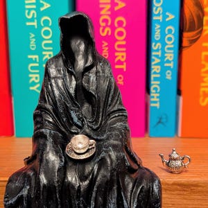 Suriel Figure - Suriel Tea Co - ACOTAR - Suriel - Death with cup of tea - Figurine - ACOTAR merch - Spill the tea - Booktok image 4