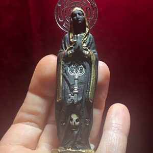 Hekate Figure 2