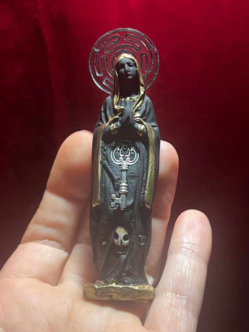 Hekate Figure 2 image 1