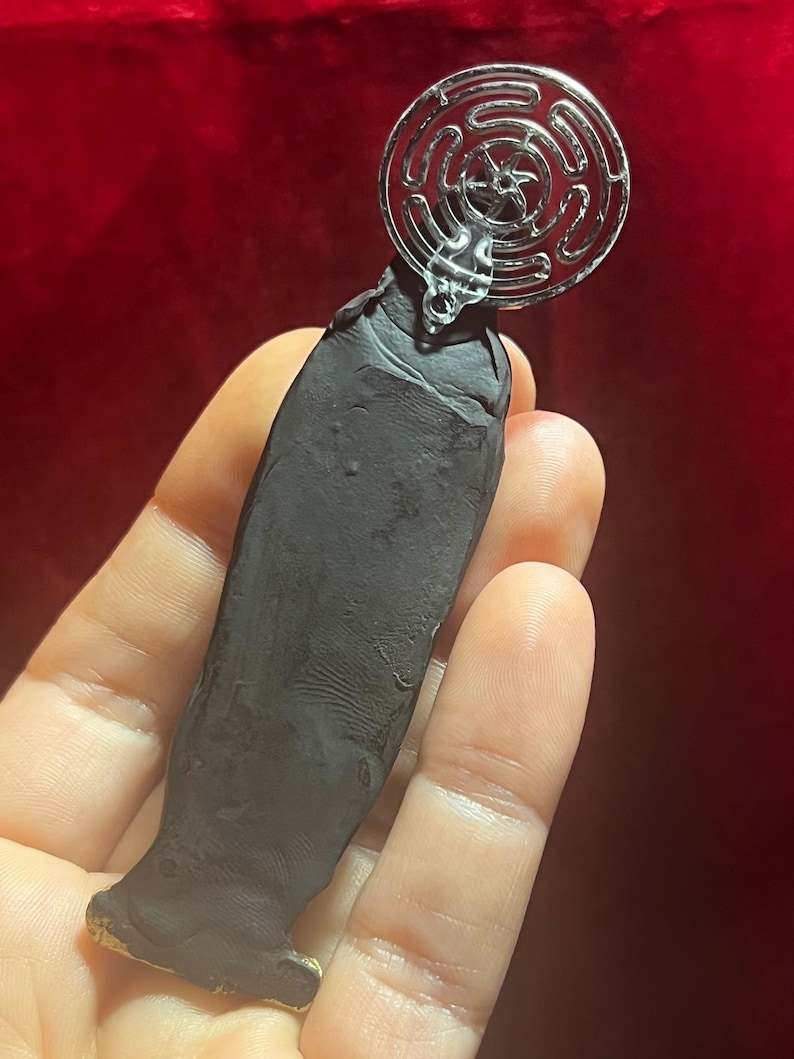 Hekate Figure 2 image 6