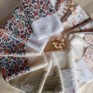 Puede incluir: Un conjunto de ocho paños reutilizables con una variedad de estampados florales y de animales. Los paños están hechos de un tejido suave y absorbente y son perfectos para limpiar derrames, limpiar superficies o incluso como desmaquillante.