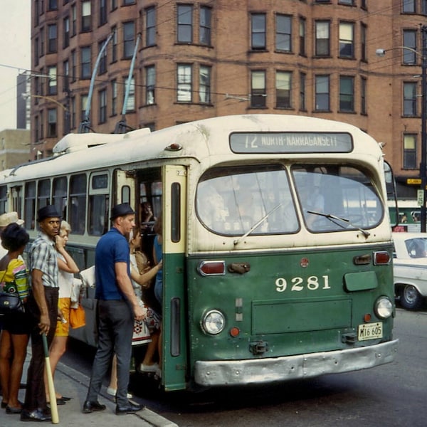 1968 Public Transit Users Board a CHICAGO TRANSIT Bus PHOTO