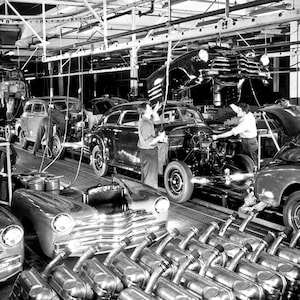 1947 CHEVROLET ASSEMBLY LINE Photo