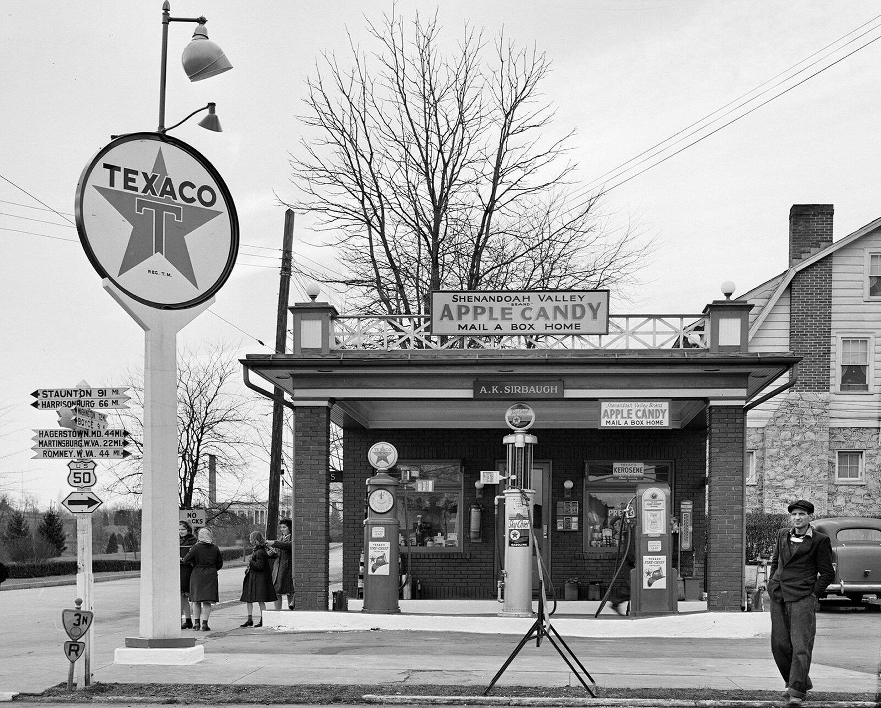 1940 TEXACO GAS STATION Winchester Virginia, Photo Etsy