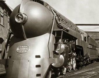 1930s NEW YORK CENTRAL Locomotive Streamliner Photo, Art Deco Era