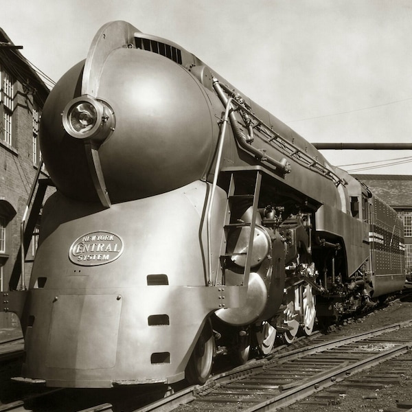 1930s NEW YORK CENTRAL Locomotive Streamliner Photo, Art Deco Era