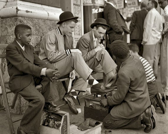 1950s New York SHOE SHINE STAND Photo