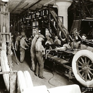 1922 BUICK ASSEMBLY LINE Photo