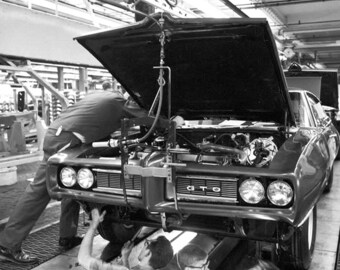 1968 PONTIAC GTO Assembly Line Photo