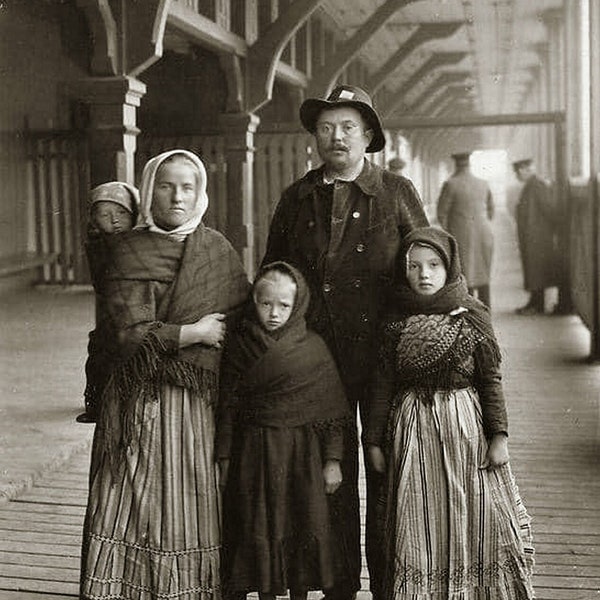 1890s Ellis Island IMMIGRANT FAMILY Photo