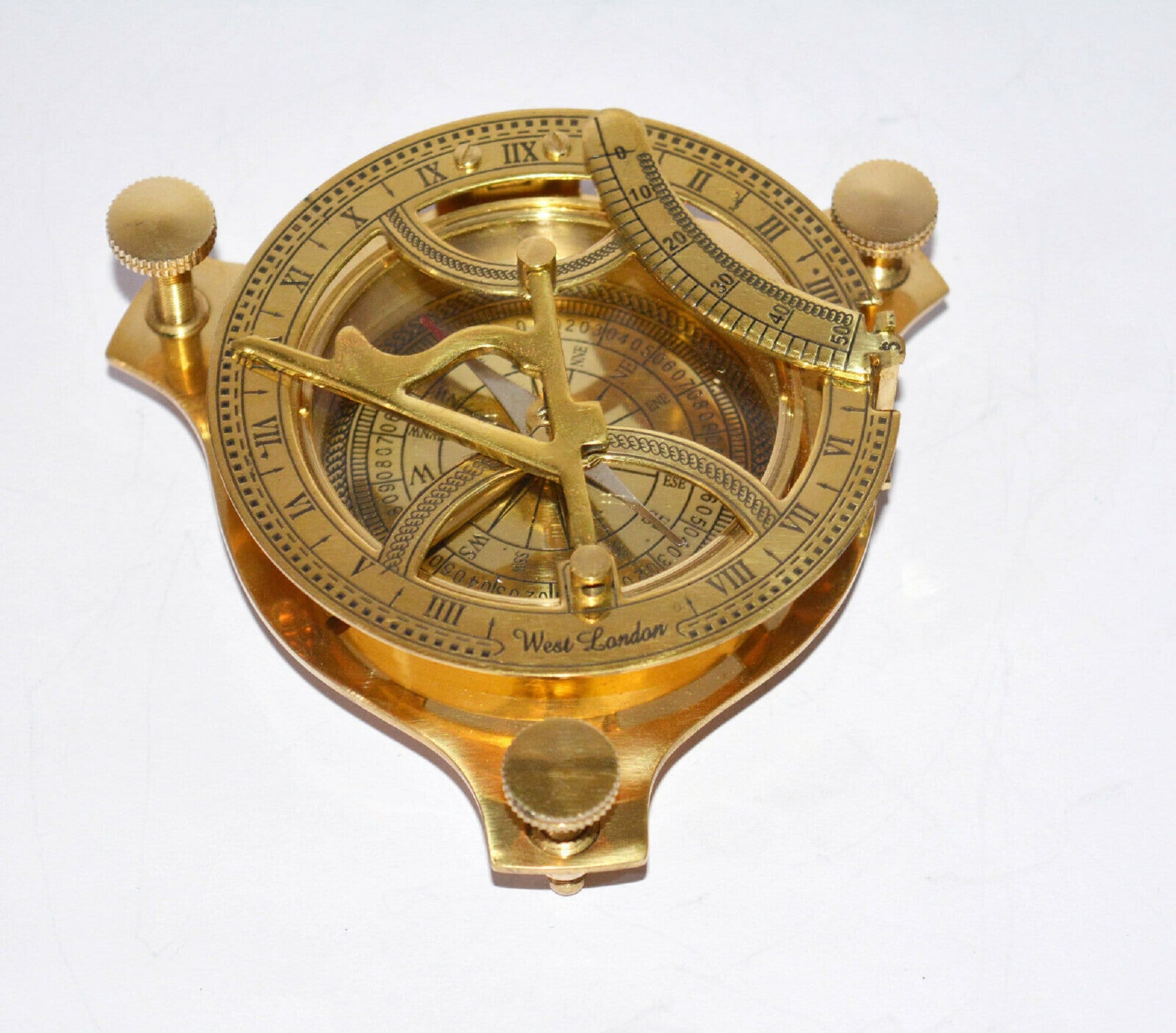 Древний латунный компас