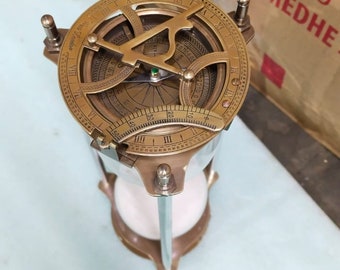 Antiker Messing Sanduhr Sonnenuhr Kompass, Nautischer Sanduhrkompass, Maritime Schreibtischdekoration, Vintage Navigationsinstrument, Geschenk für Seemann