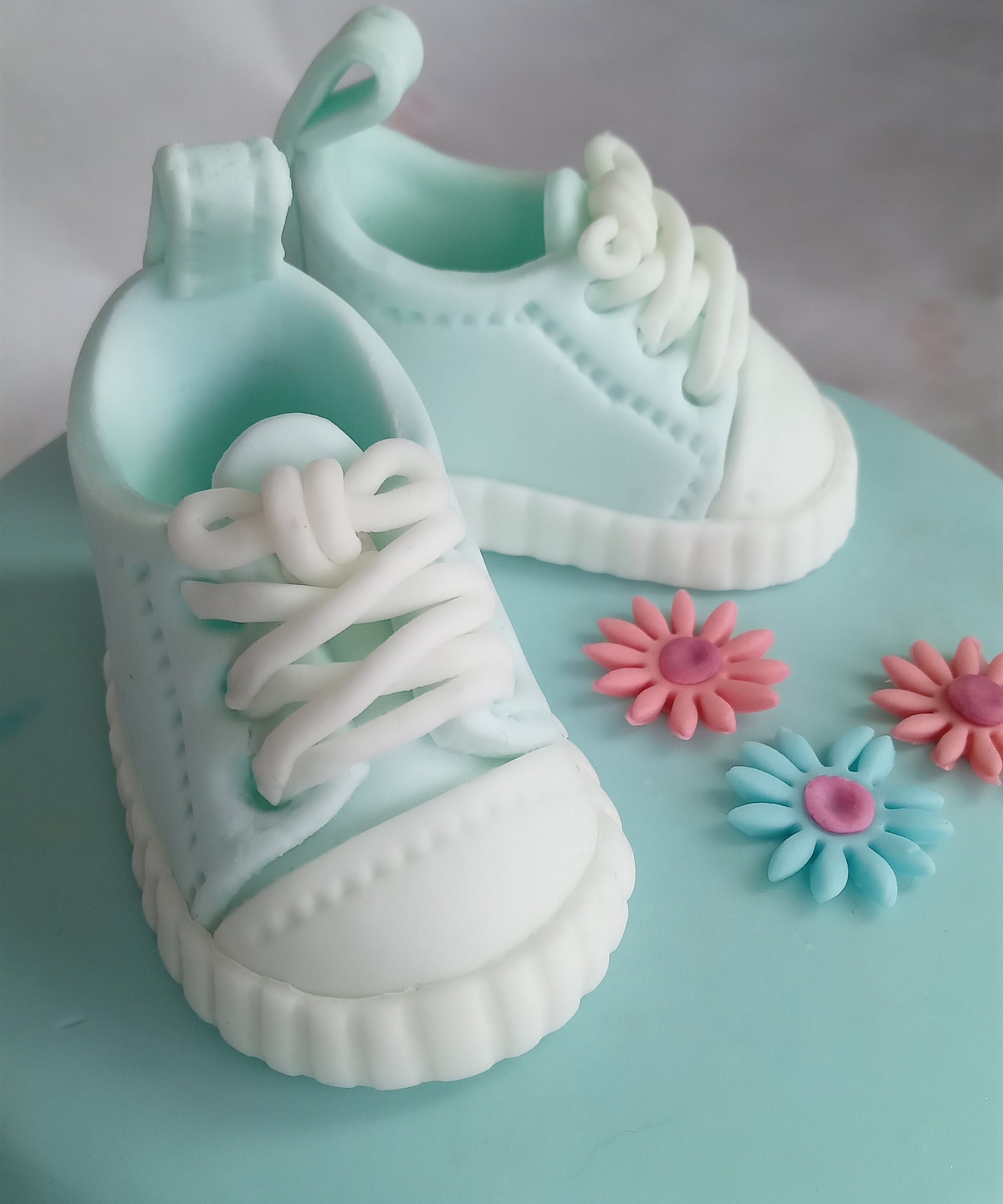 Converse sneaker cake deals