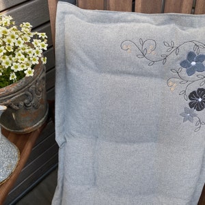Large flowers & tendrils embroidery file set consisting of 11 files from frame size 10x10 to 20x30