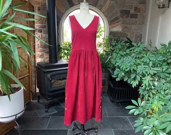 jasper conran red dress Kate Watts looks like a winner in the J by Jasper Conran Woven Print Wrap Cotton Dress. Limited numbers left! Get it in-store at Debenhams #DoABitOfDebenhams